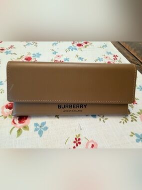 Burberry Sunglasses Case Soft Shell Leather Travel Carrier Felt Lined Triangle